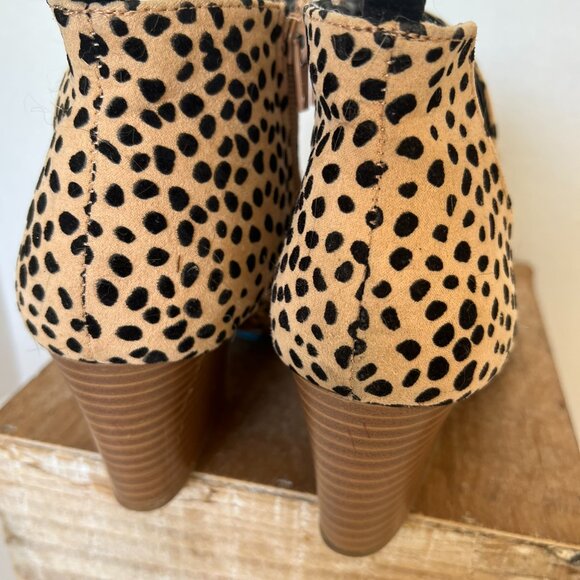 Women`s Shoes - Picture 4 of 5